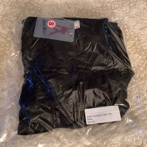 Buskin’s Black Lounging Capri Set